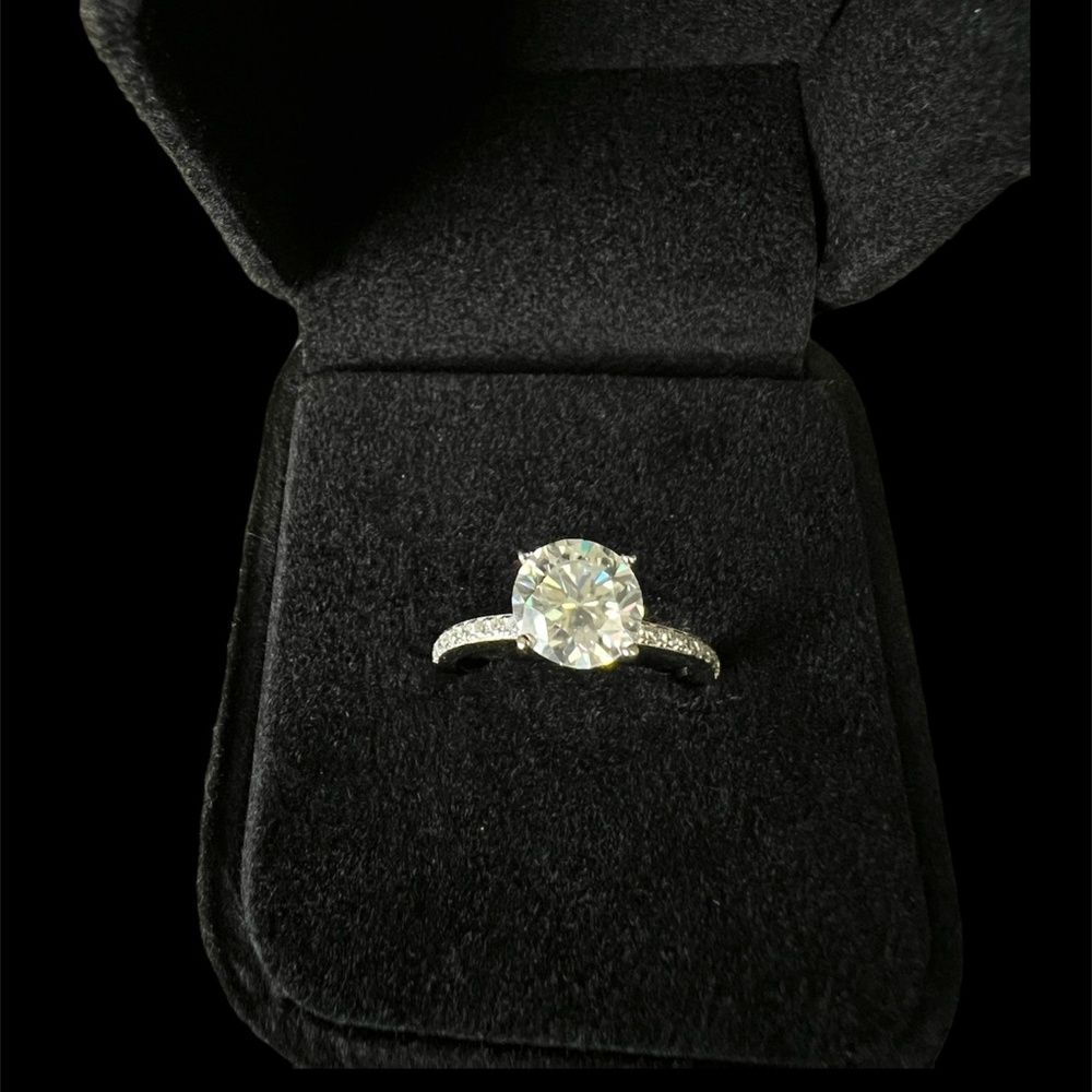 Women’s Wedding Ring Band Moissanite Ring 2ct